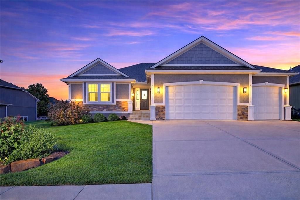 800 154th Place, Basehor, KS 66007