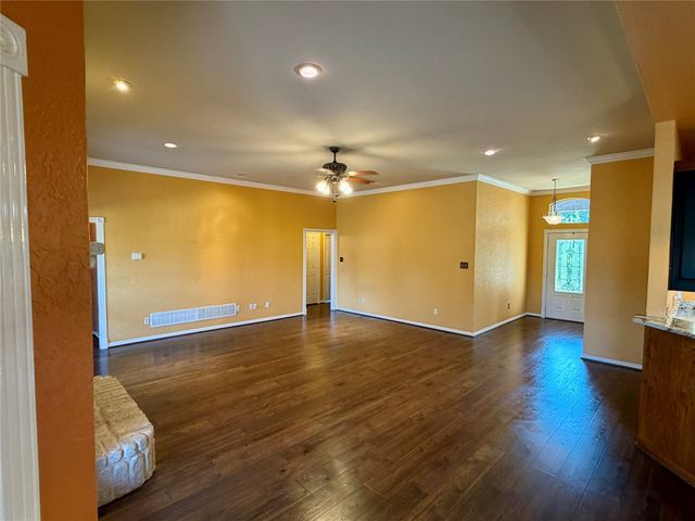 110 Pecan Valley Lane, Waxahachie, TX 75165