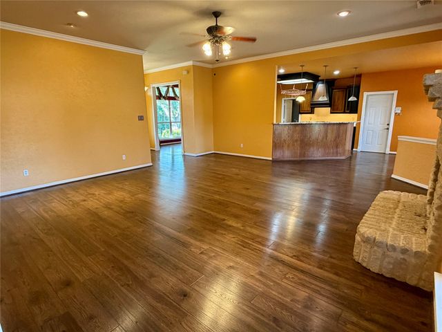 110 Pecan Valley Lane, Waxahachie, TX 75165