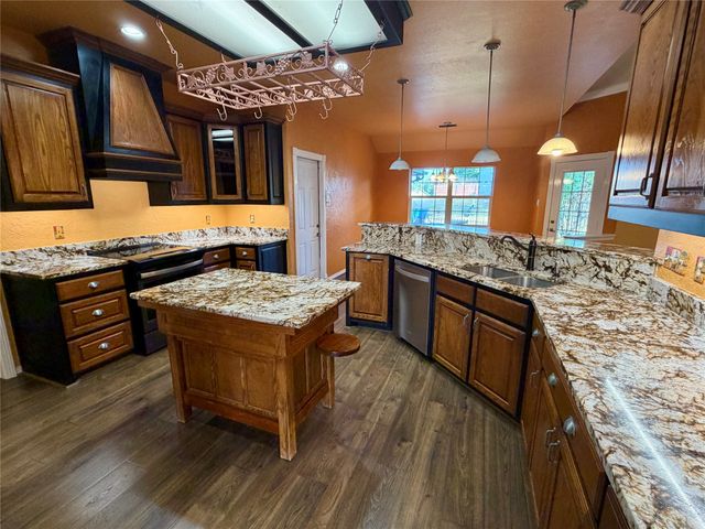 110 Pecan Valley Lane, Waxahachie, TX 75165