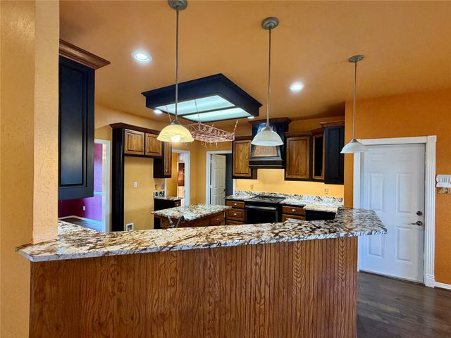 110 Pecan Valley Lane, Waxahachie, TX 75165