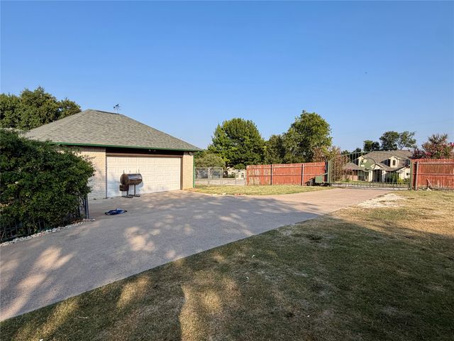 110 Pecan Valley Lane, Waxahachie, TX 75165