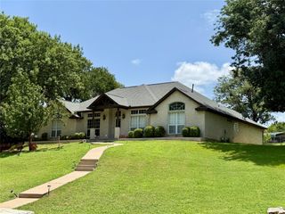 110 Pecan Valley Lane, Waxahachie, TX 75165