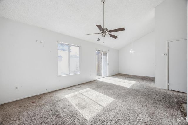 5300 Dunsmuir Road 20, Bakersfield, CA 93309