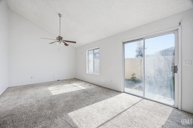 5300 Dunsmuir Road 20, Bakersfield, CA 93309