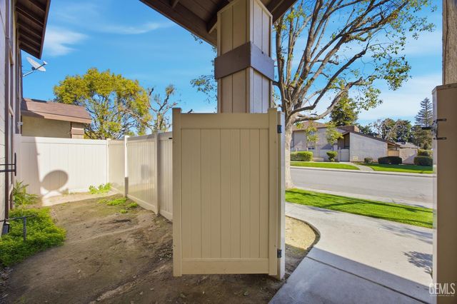 5300 Dunsmuir Road 20, Bakersfield, CA 93309