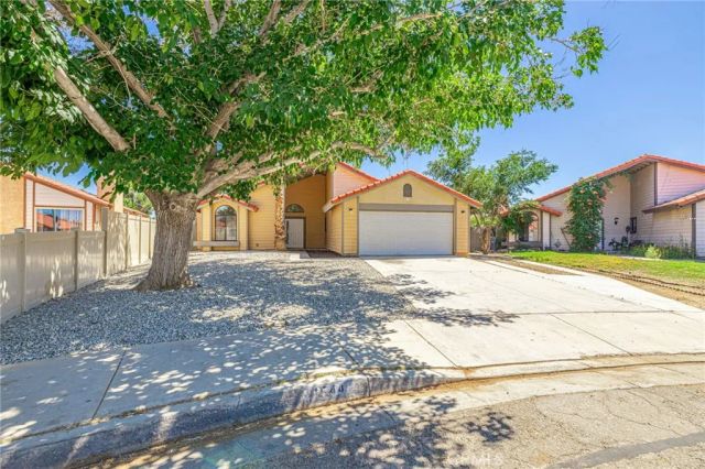 1544 E Norberry, Lancaster, CA 93535