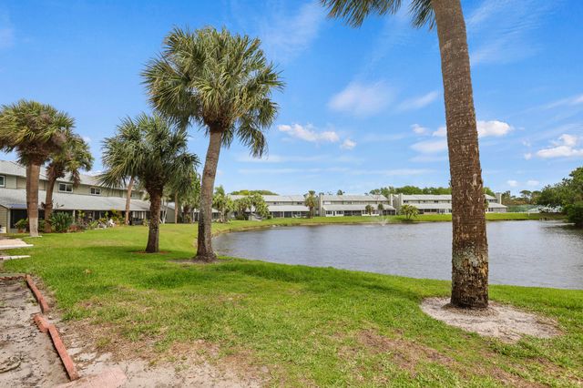 3266 NE Holly Creek Drive, Jensen Beach, FL 34957