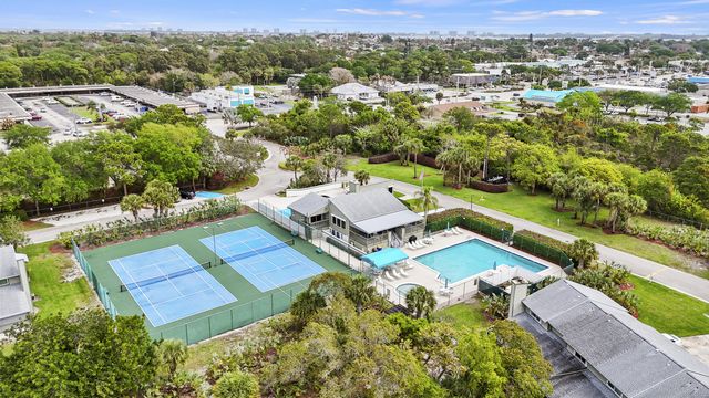 3266 NE Holly Creek Drive, Jensen Beach, FL 34957