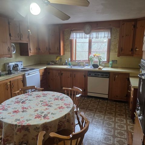 30 Woodcrest Road, Springfield, MA 01129