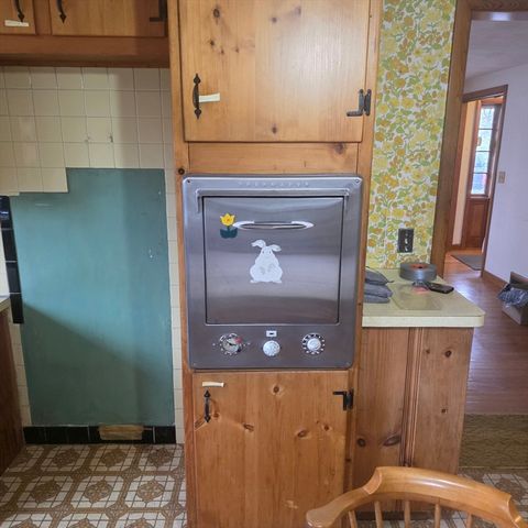 30 Woodcrest Road, Springfield, MA 01129