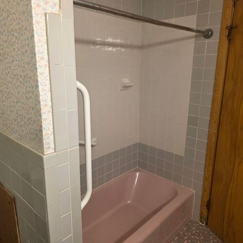 30 Woodcrest Road, Springfield, MA 01129