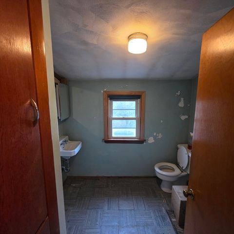 30 Woodcrest Road, Springfield, MA 01129
