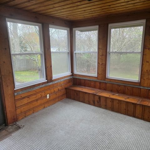 30 Woodcrest Road, Springfield, MA 01129