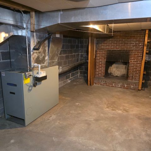 30 Woodcrest Road, Springfield, MA 01129