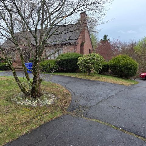 30 Woodcrest Road, Springfield, MA 01129