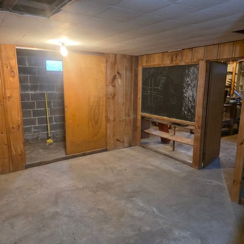 30 Woodcrest Road, Springfield, MA 01129