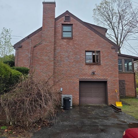 30 Woodcrest Road, Springfield, MA 01129