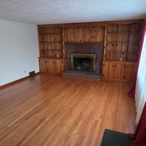 30 Woodcrest Road, Springfield, MA 01129