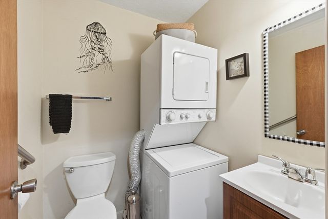 11 Paul St, Auburn, MA 01501