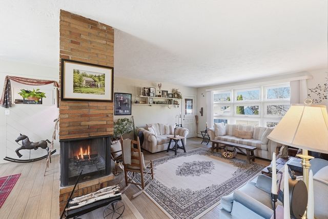 11 Paul St, Auburn, MA 01501