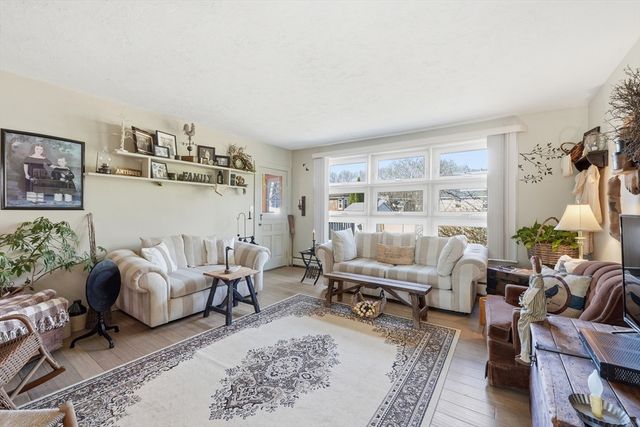11 Paul St, Auburn, MA 01501