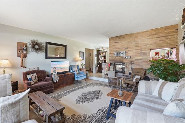 11 Paul St, Auburn, MA 01501