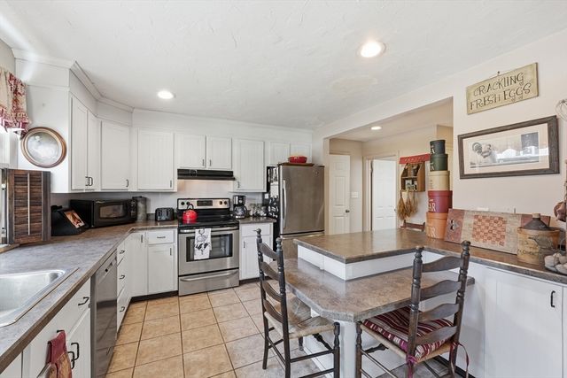 11 Paul St, Auburn, MA 01501
