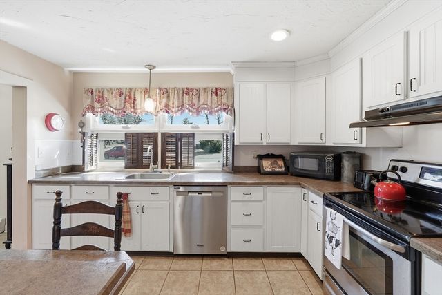 11 Paul St, Auburn, MA 01501