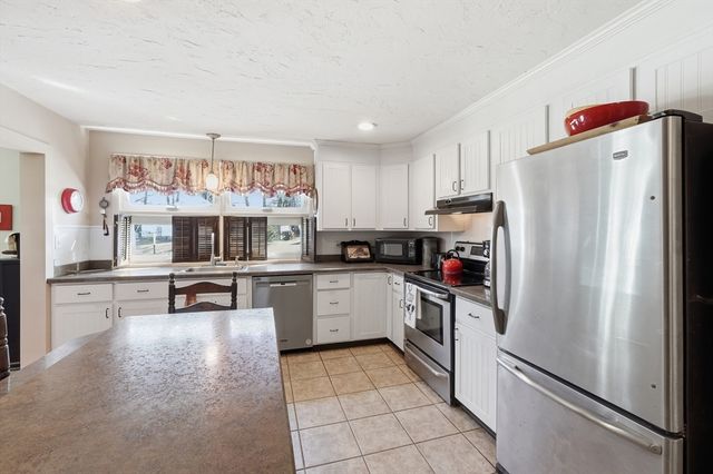 11 Paul St, Auburn, MA 01501