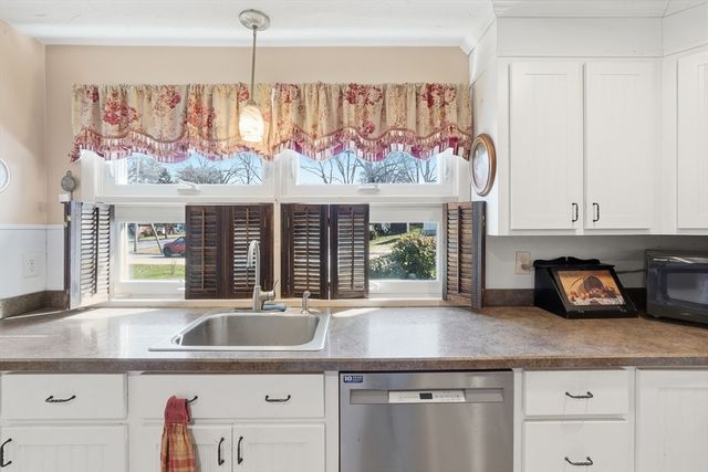 11 Paul St, Auburn, MA 01501
