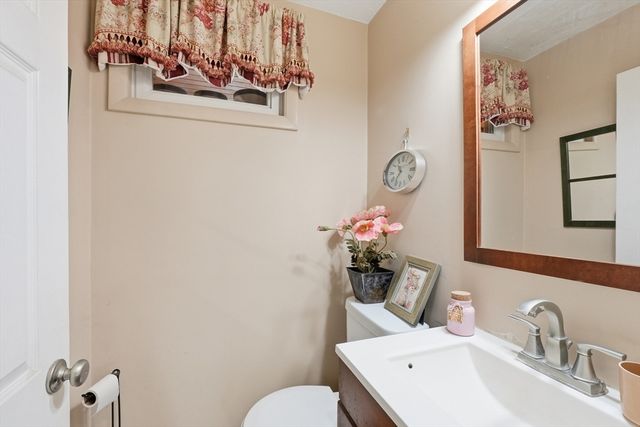 11 Paul St, Auburn, MA 01501