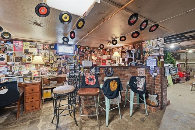 11 Paul St, Auburn, MA 01501