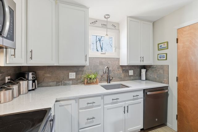 11 Paul St, Auburn, MA 01501