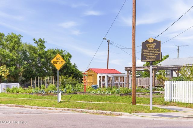623 S 6th Street, Wilmington, NC 28401