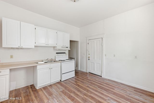 623 S 6th Street, Wilmington, NC 28401