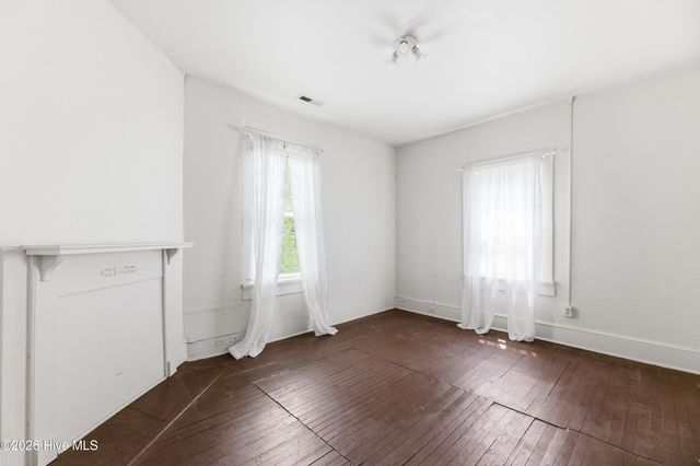 623 S 6th Street, Wilmington, NC 28401