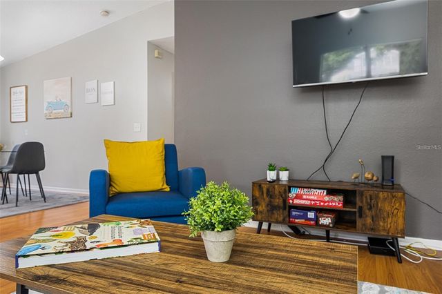 212 W SOUTH AVENUE, Tampa, FL 33603