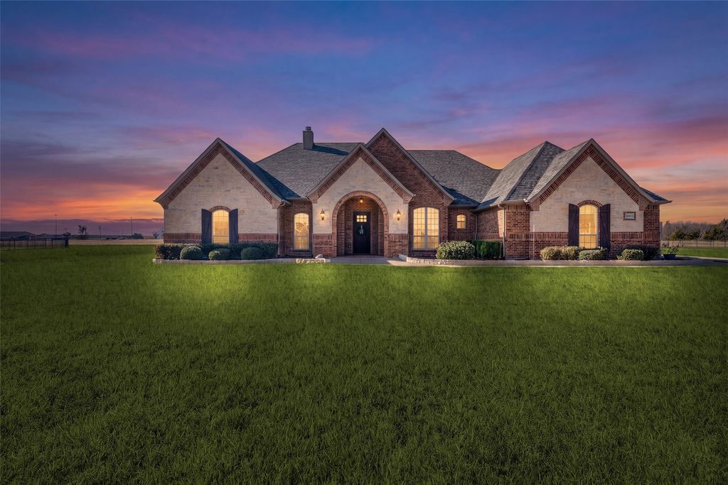 10055 Dorsett Drive, Talty, TX 75126