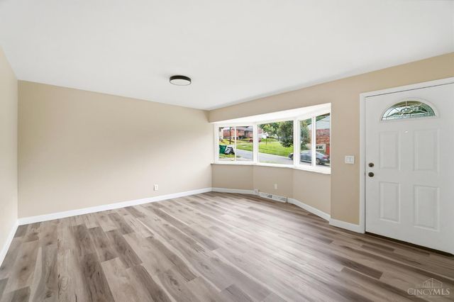 2751 Pickmeier Lane, Cincinnati, OH 45211