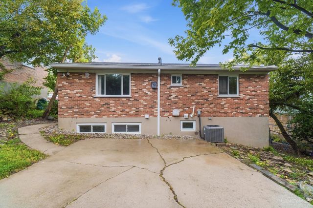 2751 Pickmeier Lane, Cincinnati, OH 45211