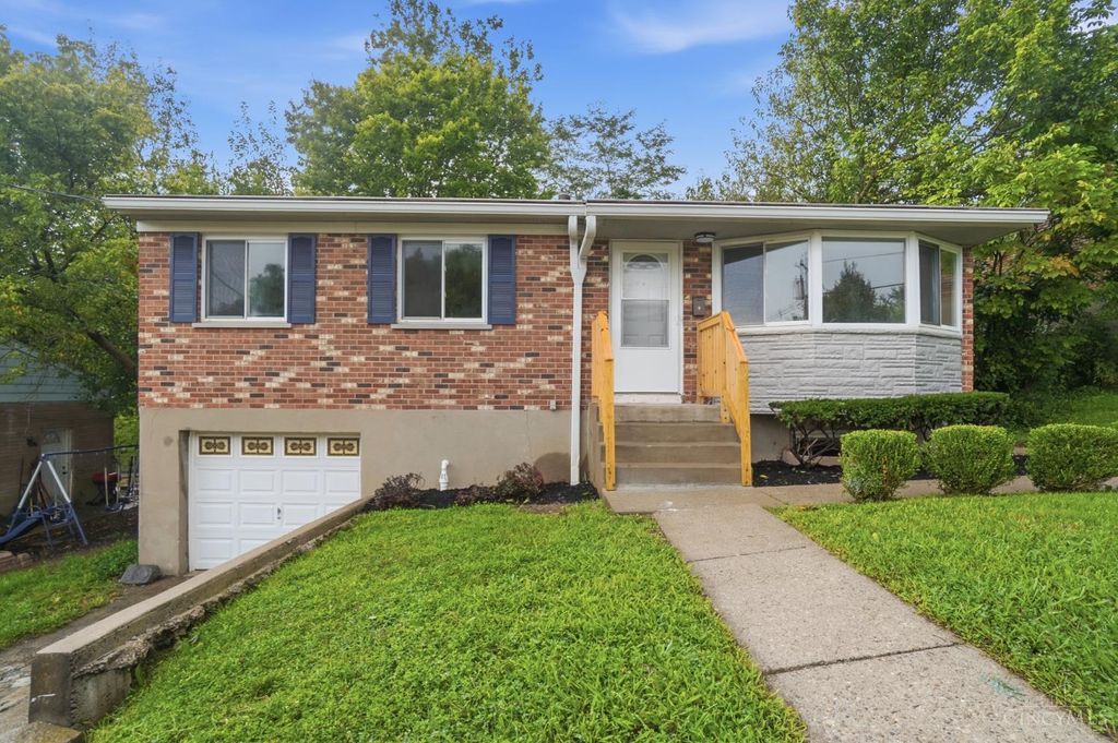 2751 Pickmeier Lane, Cincinnati, OH 45211