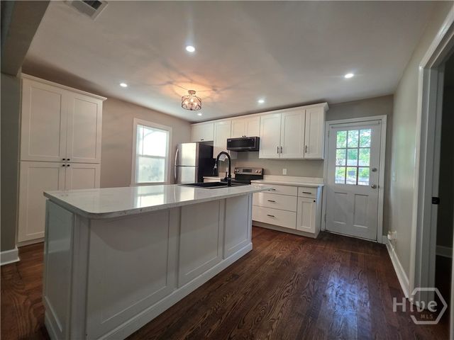 202 E 58 Street, Savannah, GA 31405
