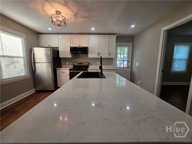 202 E 58 Street, Savannah, GA 31405