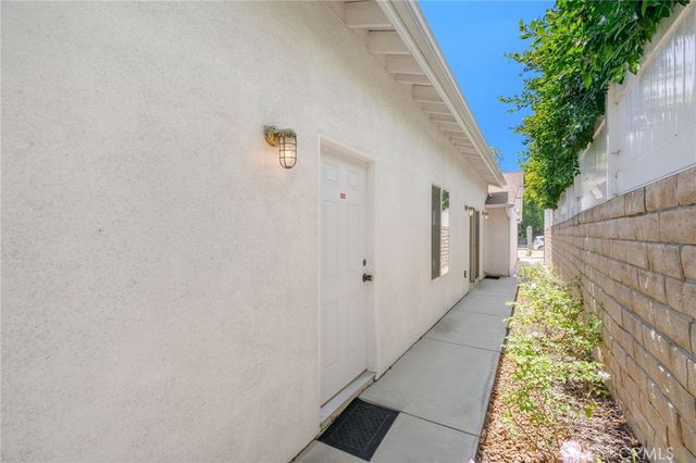 10228 Encino Avenue, Northridge, CA 91325