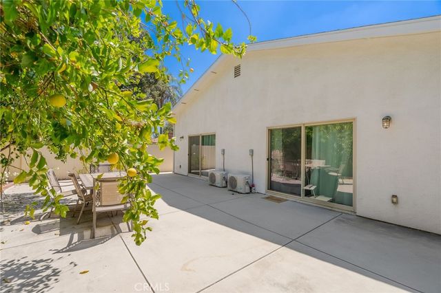 10228 Encino Avenue, Northridge, CA 91325