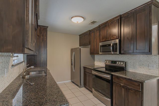 1015 Meadowlark Lane, Granbury, TX 76048