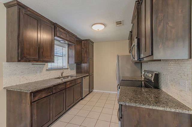 1015 Meadowlark Lane, Granbury, TX 76048