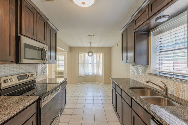 1015 Meadowlark Lane, Granbury, TX 76048