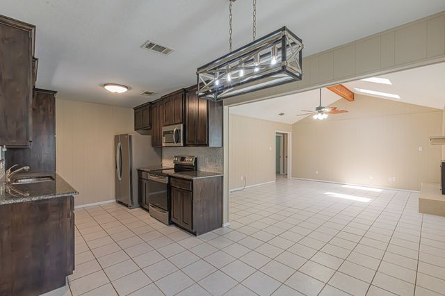 1015 Meadowlark Lane, Granbury, TX 76048